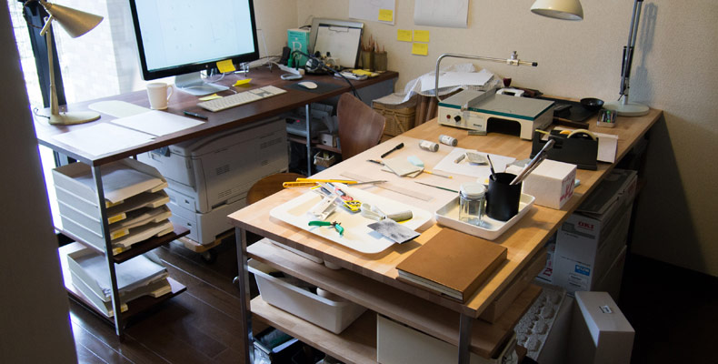 事務所　TanaAshi　タナアシ　棚　デスク　作業台　無垢材　ステンレス